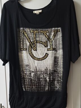 Zenana Signature Black Short Sleeve Tee with Gold NY Graphic